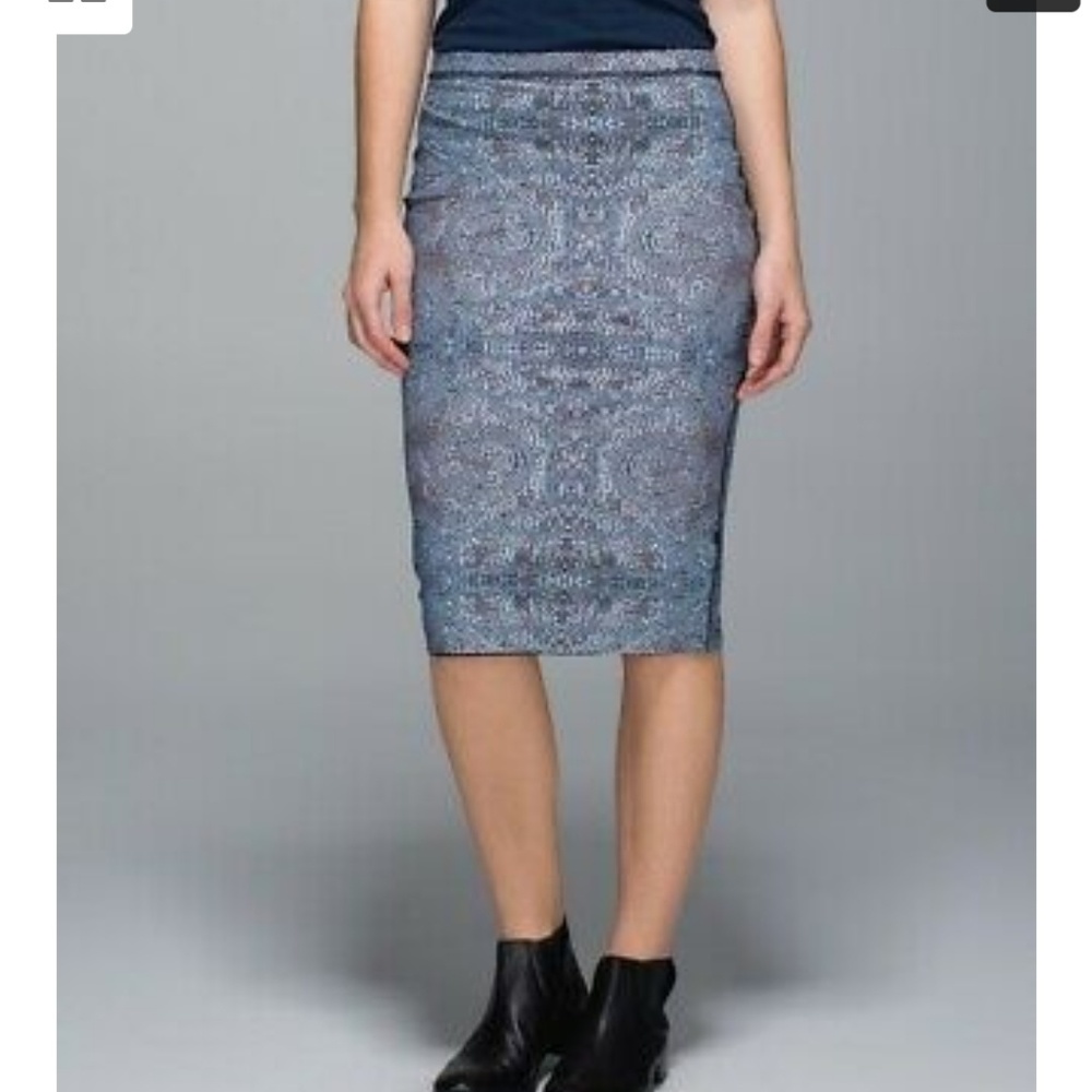 sz 6 NWT Lululemon twice as nice skirt